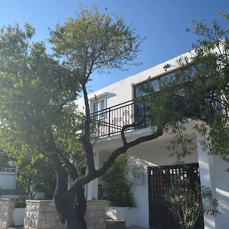 Apartman Sa 3 Spavace Sobe U Kucistu * Kućište