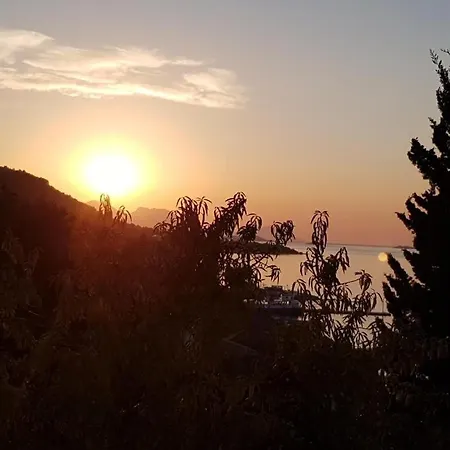 Apartman Sa 3 Spavace Sobe U Kucistu Apartment *