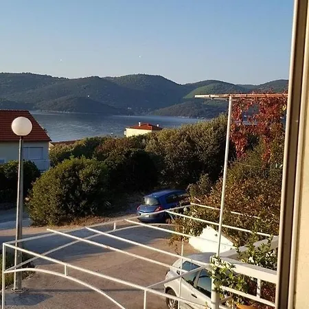 Apartman Sa 3 Spavace Sobe U Kucistu