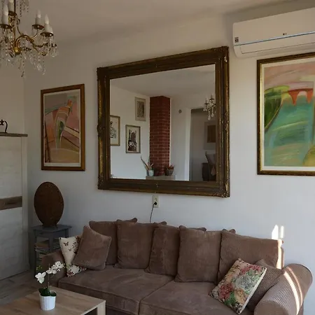 Apartment Apartman Sa 3 Spavace Sobe U Kucistu *