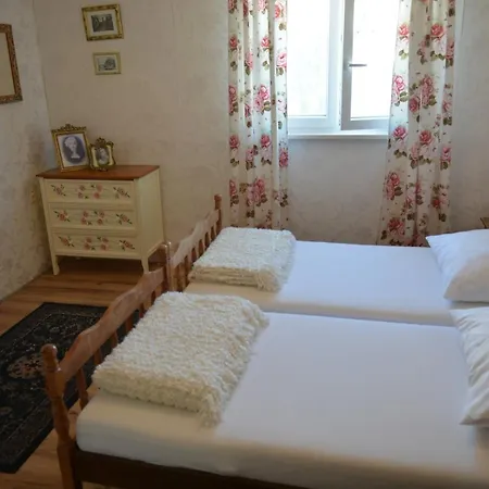 Apartman Sa 3 Spavace Sobe U Kucistu Kuciste