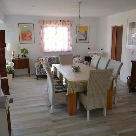 Appartement Apartman Sa 3 Spavace Sobe U Kucistu Kuciste