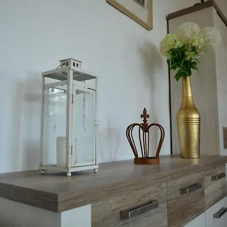 Apartman Sa 3 Spavace Sobe U Kucistu Kuciste
